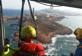 Servicios de emergencias buscan a un joven de 17 anos en aguas de Cabo de Palos