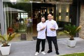 El chef Samuel Naveira cocin junto al chef Israel Moreno en el restaurante Ayalga de Ribadesella