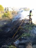 Efectivos del Plan Infomur controlan un incendio agrícola en Albudeite