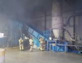 Emergencias sofocan un incendio en una industria de Fenazar, Molina de Segura