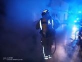 Bomberos sofocan el incendio de un vehículo en Molina de Segura