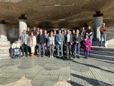 Minuto de silencio a las puertas de la Asamblea en homenaje a los dos guardia civiles fallecidos en Barbate