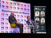 Juan del Val conquista al público hablando sobre su faceta de comunicador y su historia personal en la inauguración de Río de Letras en Blanca Juan del Val conquista al público hablando sobre su faceta de comunicador y su historia personal en la inauguración de Río de Letras en Blanca