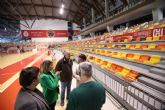 El Palacio de Deportes de Cartagena tendrá un 20% más de aforo con la instalación de nuevos asientos y la Pista de Atletismo tiene ya la estructura de las gradas