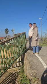 Grave peligro por el abandono de las vallas en la vereda La Mejora en La Ribera de Molina Grave peligro por el abandono de las vallas en la vereda La Mejora en La Ribera de Molina