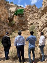 Alumnos de la Universidad de Murcia se forman en paleontologa en el yacimiento de la sierra de Quibas