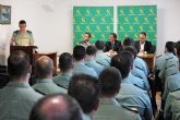 Entrega de diplomas a los guardia civiles del  curso sobre prevencin de riesgos laborales