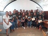 Entrega de los diplomas de asistencia a los 20 voluntarios en el Curso de Arqueología 