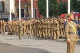 Los militares marcharon desde la Plaza de San Francisco hasta la Avenida de la Constitucin, tras el acto castrense en Sevilla previo a la Fiesta Nacional