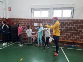 Un centenar de alumnos del colegio San Fulgencio practica atletismo con el programa ADE