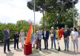 La bandera arcoris lucir de forma permanente en la Plaza de la Cruz Roja