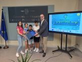 Víctor recibe el premio ´Caballito de Mar´ que concede el colegio Félix Rodríguez de la Fuente de Los Nietos