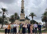 La 8 edicin de la carrera 10K Puerto de Cartagena homenaje en su camiseta el centenario del monumento de Hroes de Cavite