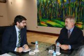 El presidente de la Comunidad recibe en el Palacio de San Esteban a miembros del Colegio Oficial de Arquitectos de la Regin