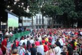 Cartagena vibra con la pantalla gigante instalada por el Ayuntamiento para ver la victoria de Espana en la Eurocopa