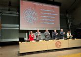 Juan María clausura el acto de reconocimiento a más de 300 docentes de la UMU entre jubilados en los últimos dos cursos o cumplido 25 años de trabajo en la institución