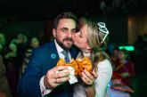 Locos por el pollo: la pareja murciana que ha celebrado su boda con el mejor sabor de popeyes