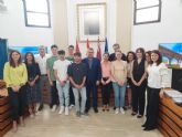 Los estudiantes de Secundaria ganadores del certamen regional Investigarco recogen sus premios