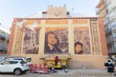 Un gran mural rinde tributo a la plaza del Lago