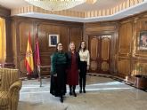 La presidenta de la Asamblea recibe a la Asociacin de Matronas de la Regin de Murcia