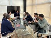 El Ayuntamiento, junto a representantes del sector industrial, se renen con el vicepresidente de la CARM para abordar aspectos relacionados con el desarrollo del polgono industrial de guilas