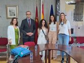 El consejero recibe a Inma Martnez, la estudiante que ha obtenido la mejor nota de la Regin en la EBAU