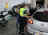 La Guardia Civil detiene a un conductor por circular en sentido contrario en autovía y denunciar el robo del turismo