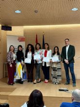 El equipo docente de Educación Infantil del CEIP Luis Costa recibe el primer premio de Experiencias Educativas