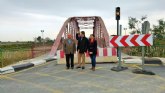 Fomento renovar los prticos del puente metlico de Alqueras para limitar la altura y el tonelaje de los vehculos que circulan