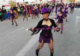 Más de 1.000 personas participan en un colorido y chispeante desfile de Carnaval en Las Torres de Cotillas