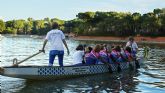 MiMaO y el Barco Dragn del Alberche Kayak Club reman a una por los beneficios del deporte frente al cncer de mama