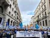 Más de 3.500 técnicos sanitarios recorren las calles de Madrid reivindicando su clasificación