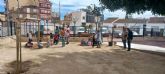 Jerónimo y Avileses estrena zona de juegos infantil renovada y arbolado en su colegio Jerónimo y Avileses estrena zona de juegos infantil renovada y arbolado en su colegio