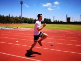 Una treintena de atletas retoman los entrenamientos en el Estadio Monte Romero