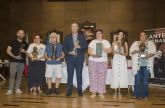 Los trofeos del Cante de las Minas visten los escaparates de La Unin