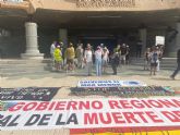 Las organizaciones sociales se concentran en contra de la reforma de la Ley del Mar Menor