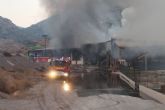 Sofocado un incendio en el interior de una planta de reciclaje de Escombreras