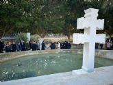 Una gran Cruz de Caravaca señala el Camino de Levante en la ciudad de Murcia