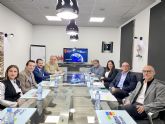 El consejero de Fomento visita las instalaciones del Grupo Marítima Sureste, interesada en la gestión de carga del Aeropuerto de la Región