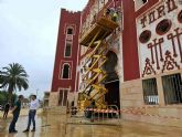 El Ayuntamiento de Caravaca realiza obras de mejora en la emblemática fachada neomudéjar de la Plaza de Toros de la localidad