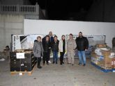 La Unidad de Fuerza de Guerra Naval Especial entrega alimentos a Cáritas Bullas en su marcha solidaria