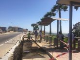 La construccin de una acera desde playa Mistral al pabelln deportivo, en La Manga  mejora la seguridad de los peatones