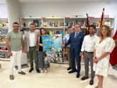 El artista Juan Diego Ingelmo Benavente ilustra el cartel anunciador de la Feria del Libro de Murcia de este año