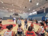 Conchita visita a las jugadoras de la seleccin espanola femenina de baloncesto en silla de ruedas concentradas en Murcia