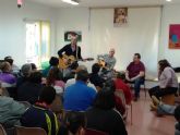 Miembros del grupo musical 'La Calle del Silencio' visitan los Centros de Da para la Discapacidad del Ayuntamiento