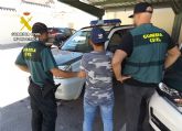 La Guardia Civil detiene a dos personas por estafar a un agricultor en Mula