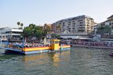 Procesiones letfica . Sevilla . La Virgen del Carmen de la Capilla del Puente de Triana, vuelve a procesionar por las calles del barrio y a navegar por el ro Guadalquivir