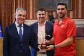 Ayuntamiento de Sevilla . El alcalde de Sevilla recibe el Club de Balonmano Proin Triana