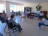 Seniors tarifa inicia el programa de terapia asistida con perros