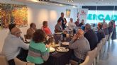 El networking de ASECOM se sienta a la mesa en el restaurante 'La Marimorena'